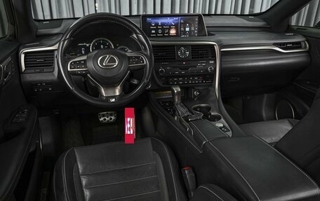 Lexus RX IV рестайлинг, 2019 год, 5 200 000 рублей, 6 фотография