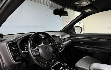 Mitsubishi Outlander III рестайлинг 3, 2021 год, 2 120 000 рублей, 10 фотография