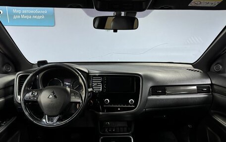Mitsubishi Outlander III рестайлинг 3, 2021 год, 2 120 000 рублей, 15 фотография