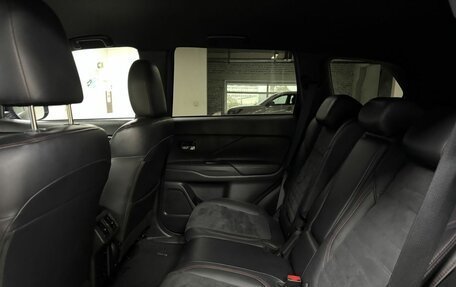 Mitsubishi Outlander III рестайлинг 3, 2021 год, 2 120 000 рублей, 13 фотография