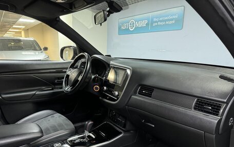 Mitsubishi Outlander III рестайлинг 3, 2021 год, 2 120 000 рублей, 14 фотография