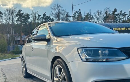 Volkswagen Jetta VI, 2011 год, 950 000 рублей, 2 фотография