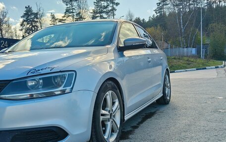 Volkswagen Jetta VI, 2011 год, 950 000 рублей, 3 фотография