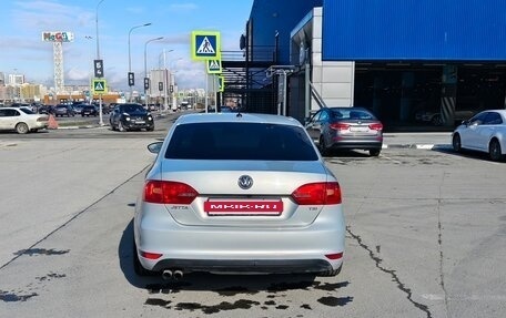 Volkswagen Jetta VI, 2011 год, 950 000 рублей, 4 фотография
