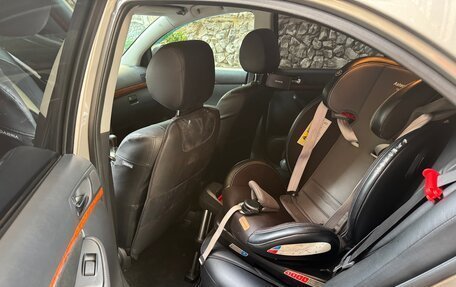Toyota Avensis III рестайлинг, 2006 год, 900 000 рублей, 10 фотография