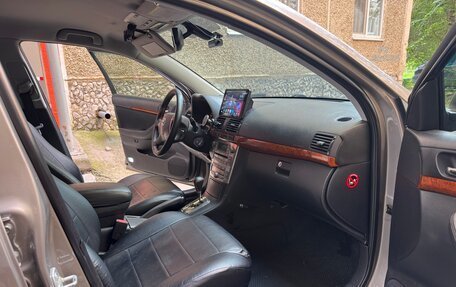 Toyota Avensis III рестайлинг, 2006 год, 900 000 рублей, 8 фотография