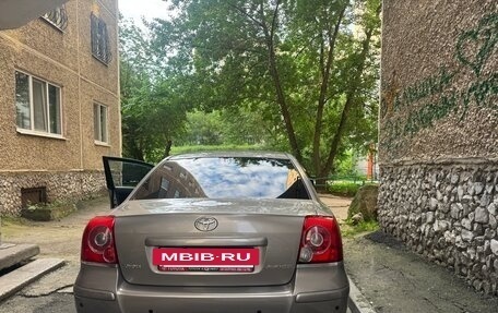 Toyota Avensis III рестайлинг, 2006 год, 900 000 рублей, 3 фотография