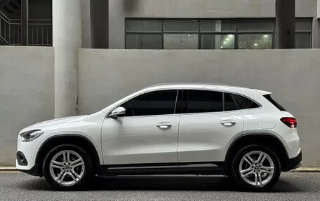 Mercedes-Benz GLA, 2022 год, 2 000 100 рублей, 4 фотография
