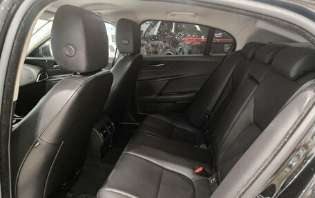 Jaguar XE I рестайлинг, 2017 год, 2 000 000 рублей, 15 фотография