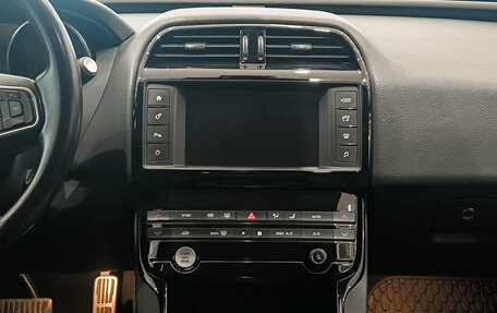 Jaguar XE I рестайлинг, 2017 год, 2 000 000 рублей, 18 фотография
