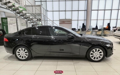 Jaguar XE I рестайлинг, 2017 год, 2 000 000 рублей, 5 фотография
