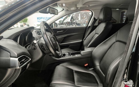 Jaguar XE I рестайлинг, 2017 год, 2 000 000 рублей, 20 фотография