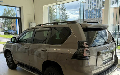 Toyota Land Cruiser Prado 150 рестайлинг 2, 2021 год, 5 385 000 рублей, 4 фотография