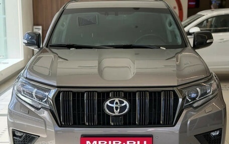 Toyota Land Cruiser Prado 150 рестайлинг 2, 2021 год, 5 385 000 рублей, 2 фотография