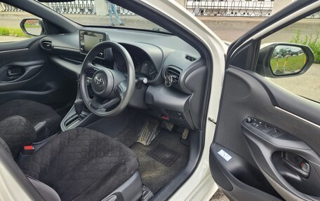 Toyota Yaris, 2020 год, 1 290 000 рублей, 12 фотография