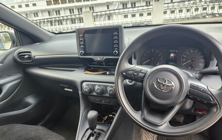 Toyota Yaris, 2020 год, 1 290 000 рублей, 16 фотография