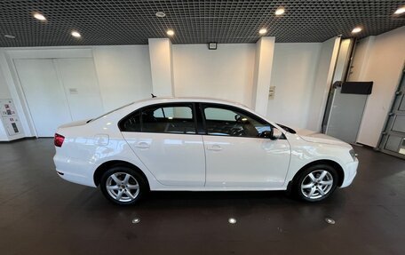 Volkswagen Jetta VI, 2011 год, 1 240 000 рублей, 2 фотография