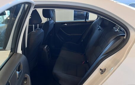Volkswagen Jetta VI, 2011 год, 1 240 000 рублей, 25 фотография