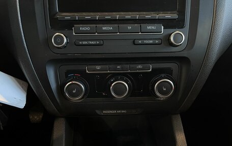 Volkswagen Jetta VI, 2011 год, 1 240 000 рублей, 15 фотография