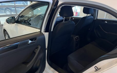 Volkswagen Jetta VI, 2011 год, 1 240 000 рублей, 24 фотография