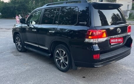 Toyota Land Cruiser 200, 2019 год, 7 400 000 рублей, 3 фотография