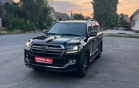 Toyota Land Cruiser 200, 2019 год, 7 400 000 рублей, 6 фотография