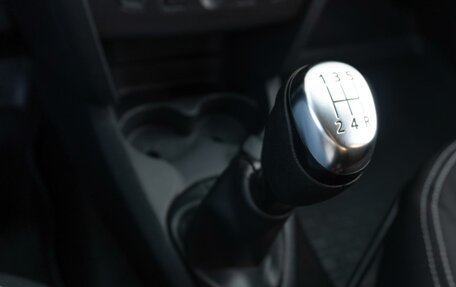 Renault Logan II, 2021 год, 1 299 000 рублей, 17 фотография