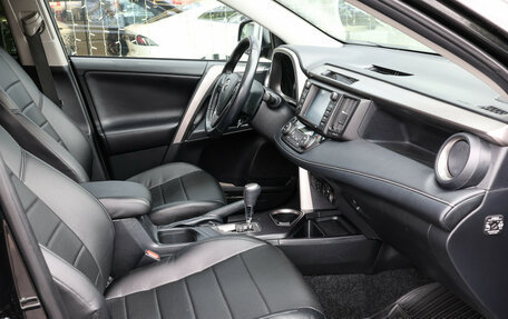 Toyota RAV4, 2018 год, 2 449 000 рублей, 12 фотография