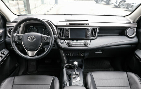 Toyota RAV4, 2018 год, 2 449 000 рублей, 15 фотография