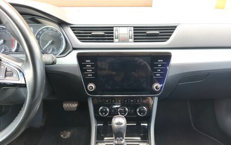 Skoda Superb III рестайлинг, 2019 год, 1 750 000 рублей, 4 фотография