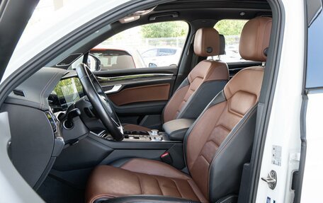 Volkswagen Touareg III, 2021 год, 5 890 000 рублей, 15 фотография
