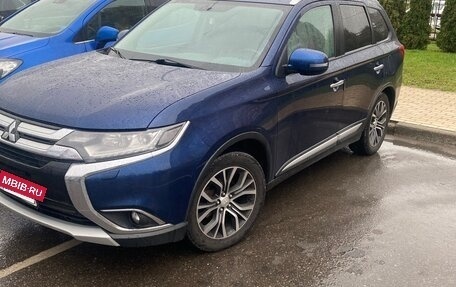 Mitsubishi Outlander III рестайлинг 3, 2015 год, 1 700 000 рублей, 3 фотография