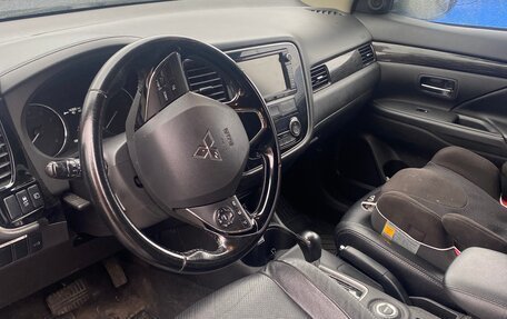 Mitsubishi Outlander III рестайлинг 3, 2015 год, 1 700 000 рублей, 6 фотография