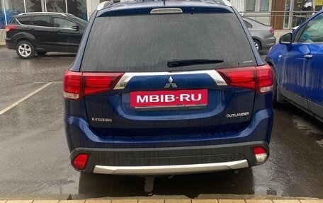Mitsubishi Outlander III рестайлинг 3, 2015 год, 1 700 000 рублей, 4 фотография