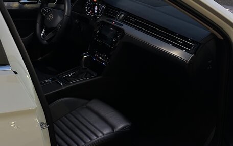 Volkswagen Passat B8 рестайлинг, 2017 год, 2 050 000 рублей, 15 фотография