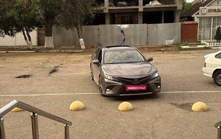 Toyota Camry, 2018 год, 2 300 000 рублей, 1 фотография