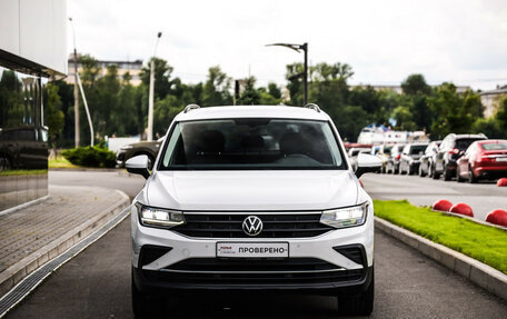 Volkswagen Tiguan II, 2021 год, 2 799 000 рублей, 4 фотография