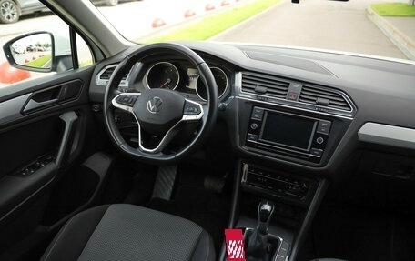 Volkswagen Tiguan II, 2021 год, 2 799 000 рублей, 11 фотография