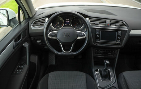 Volkswagen Tiguan II, 2021 год, 2 799 000 рублей, 13 фотография