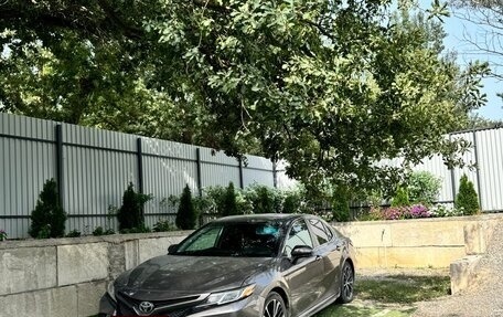 Toyota Camry, 2018 год, 2 300 000 рублей, 2 фотография