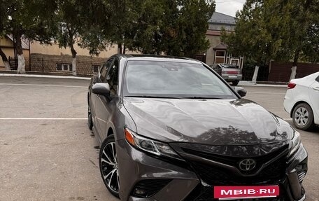 Toyota Camry, 2018 год, 2 300 000 рублей, 4 фотография
