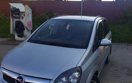 Opel Zafira B, 2007 год, 700 000 рублей, 1 фотография
