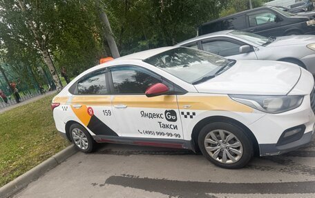 Hyundai Solaris II рестайлинг, 2018 год, 585 000 рублей, 2 фотография