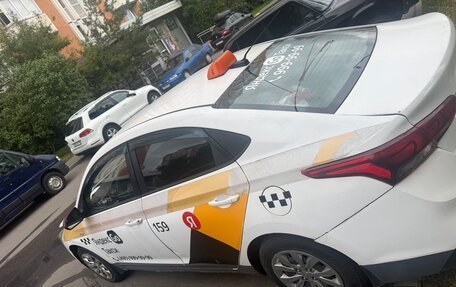 Hyundai Solaris II рестайлинг, 2018 год, 585 000 рублей, 4 фотография