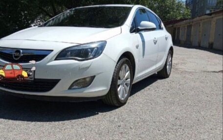 Opel Astra J, 2010 год, 600 000 рублей, 1 фотография