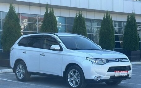 Mitsubishi Outlander III рестайлинг 3, 2013 год, 1 420 000 рублей, 1 фотография