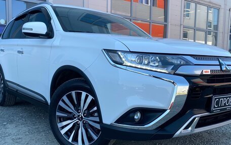 Mitsubishi Outlander III рестайлинг 3, 2018 год, 2 000 000 рублей, 1 фотография