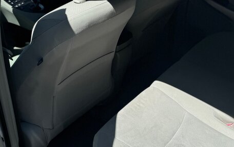 Toyota Prius, 2010 год, 1 330 000 рублей, 10 фотография