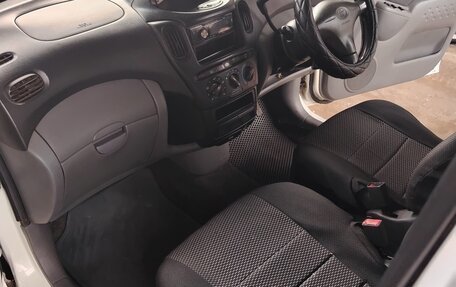Toyota FunCargo, 2001 год, 400 000 рублей, 9 фотография