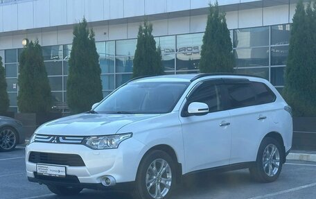 Mitsubishi Outlander III рестайлинг 3, 2013 год, 1 420 000 рублей, 3 фотография